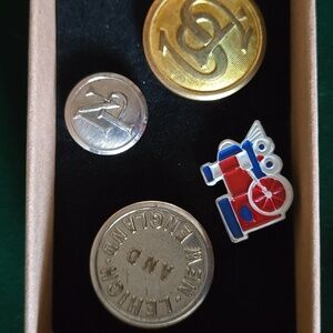 COLLECTABLE Train buttons